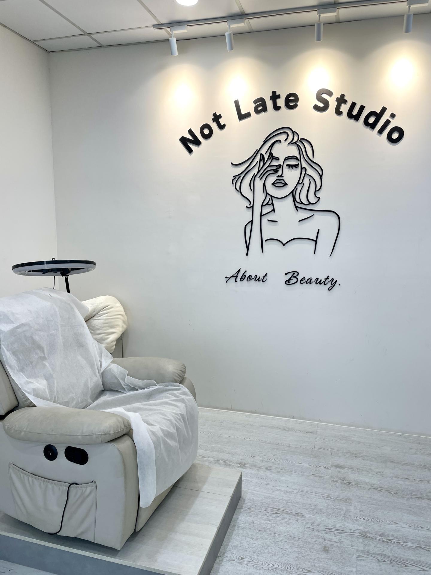 Not Late Lash-interior-18445